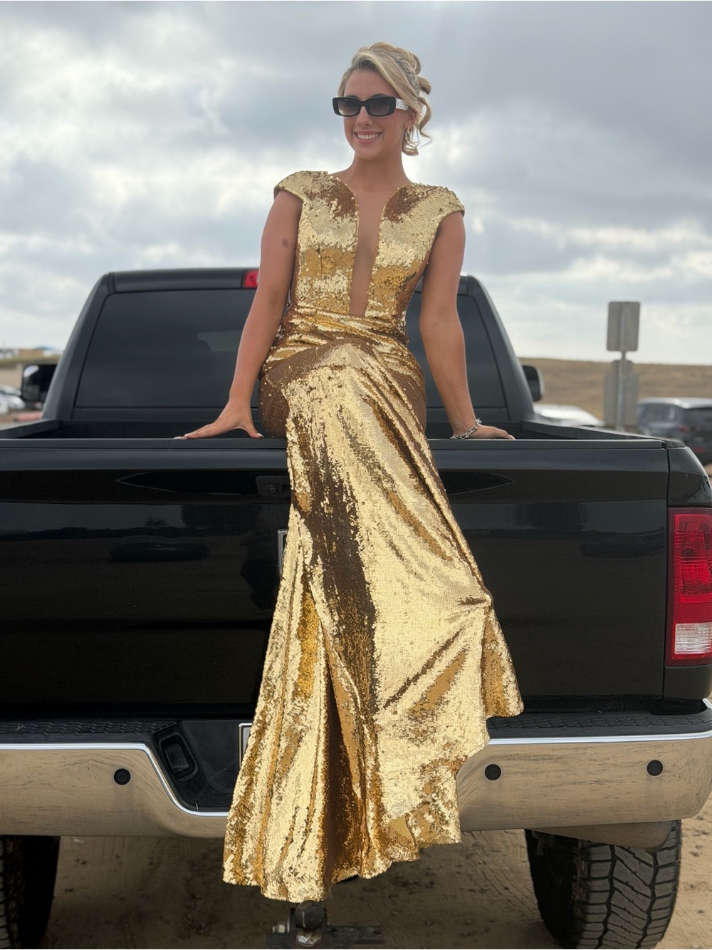 Jovani Gold Sequin Plunge Gown size 4 like new!